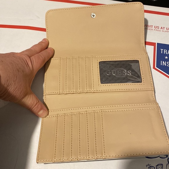 Authentic Guess Tulsa Wallet Color Red - Picture 6 of 8